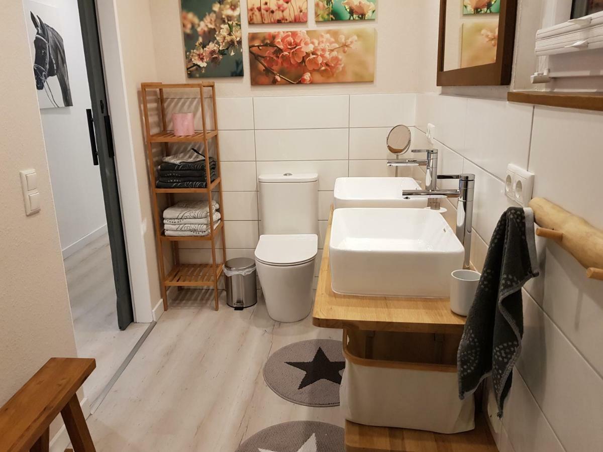 Grosse, Helle Ferienwohnung Mit 2 Balkonen Auf Dem Bauernhof In Der Lueneburger Heide Oetzen Eksteriør bilde